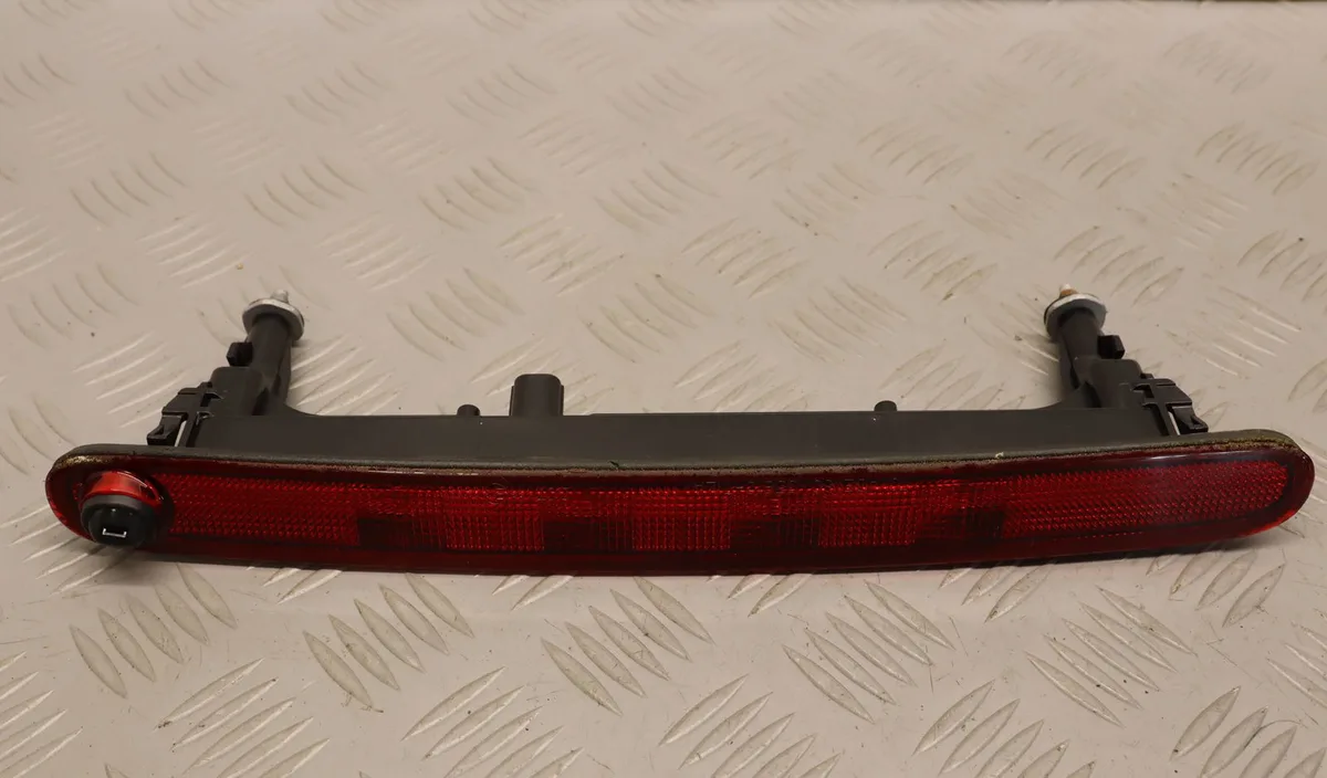 Feux stop supplementaire Suzuki VITARA (LY) 1.4 t allgrip (apk 414) (2015) occasion