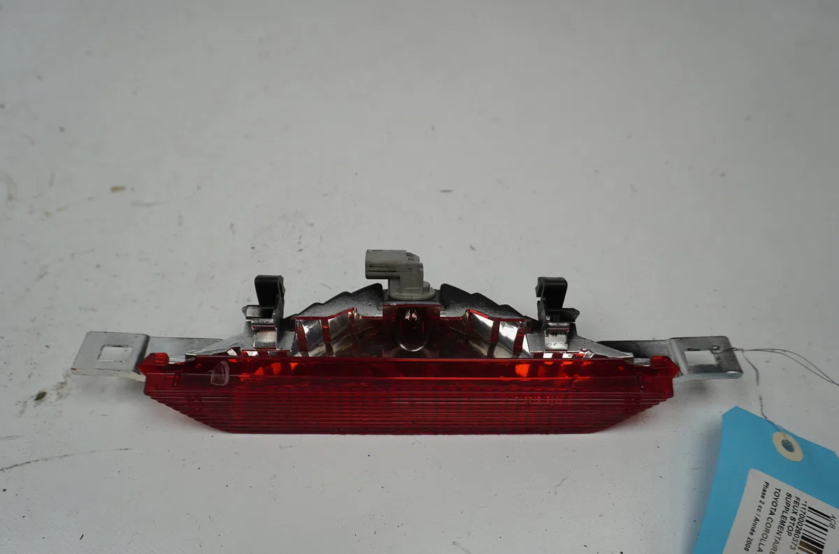 Feux stop supplementaire Toyota COROLLA (_E12_) 1.4 d (nde120_) (2004-2007) 5 portes occasion