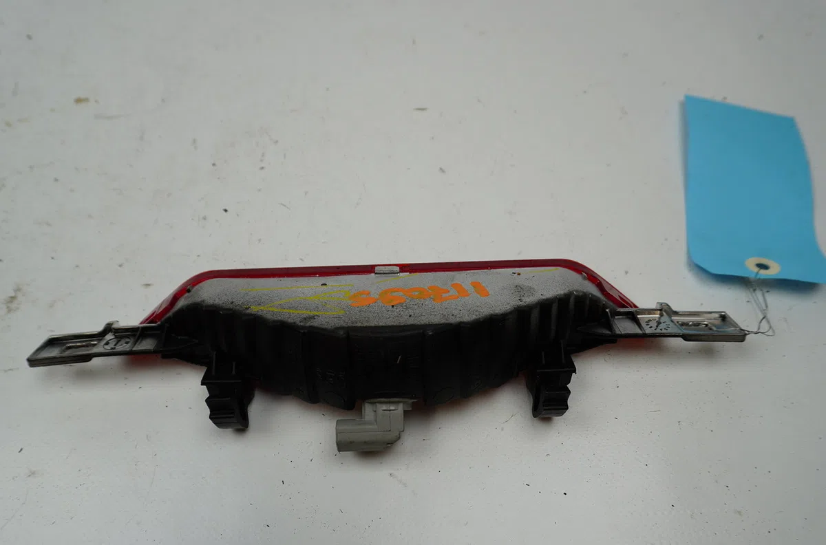 Feux stop supplementaire Toyota COROLLA (_E12_) 1.4 d (nde120_) (2004-2007) 5 portes occasion