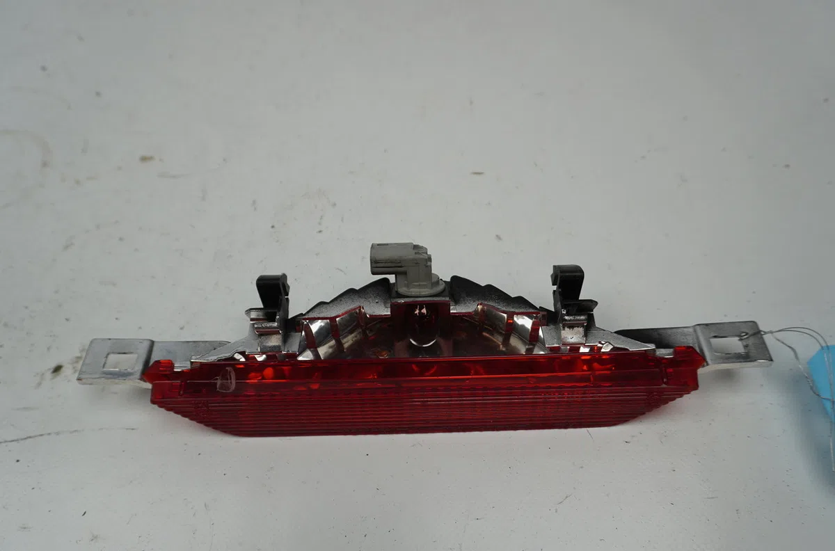 Feux stop supplementaire Toyota COROLLA (_E12_) 1.4 d (nde120_) (2004-2007) 5 portes occasion