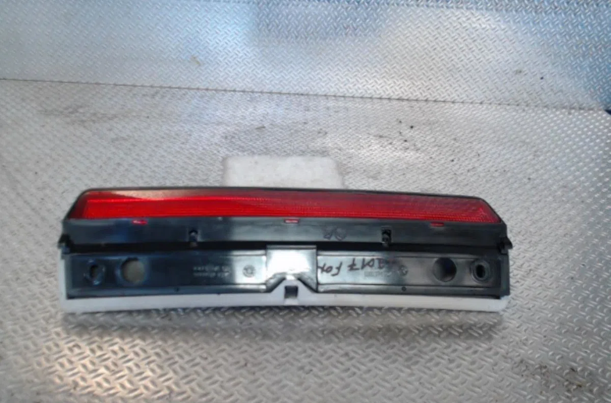 Feux stop supplementaire VOLKSWAGEN FOX  FOX occasion