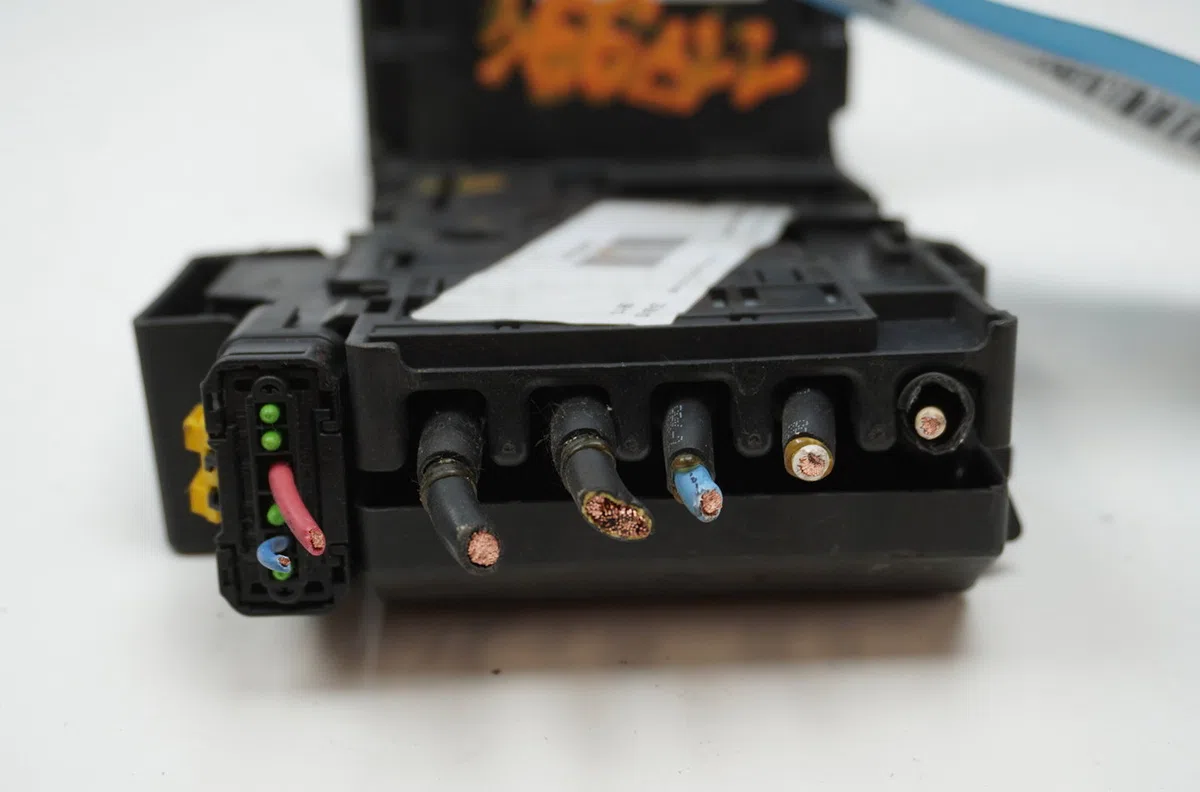 Fusible batterie de traction Peugeot 308 I (4A_, 4C_) 1.6 hdi (2007-2014) 5 portes occasion
