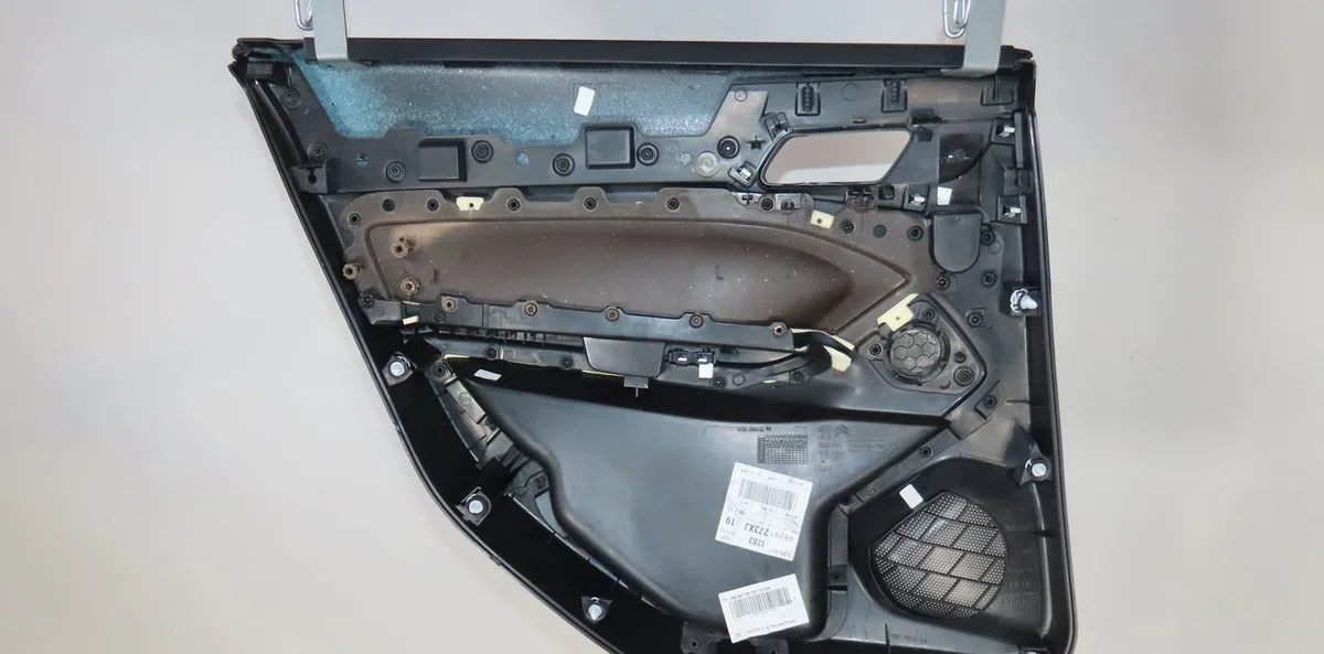 Garniture porte ard Peugeot 308 II (LB_, LP_, LW_, LH_, L3_) 2.0 bluehdi 150 (2013-2021) occasion