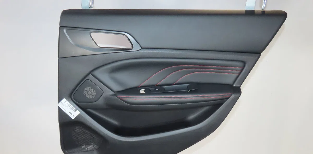 Garniture porte ard Peugeot 308 II (LB_, LP_, LW_, LH_, L3_) 2.0 bluehdi 150 (2013-2021) occasion