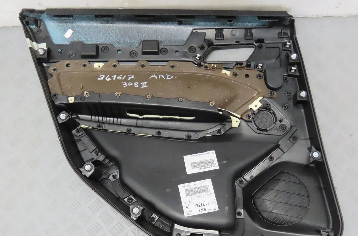 Garniture porte ard Peugeot 308 II (LB_, LP_, LW_, LH_, L3_) 2.0 gt bluehdi 180 (2014-2021) occasion