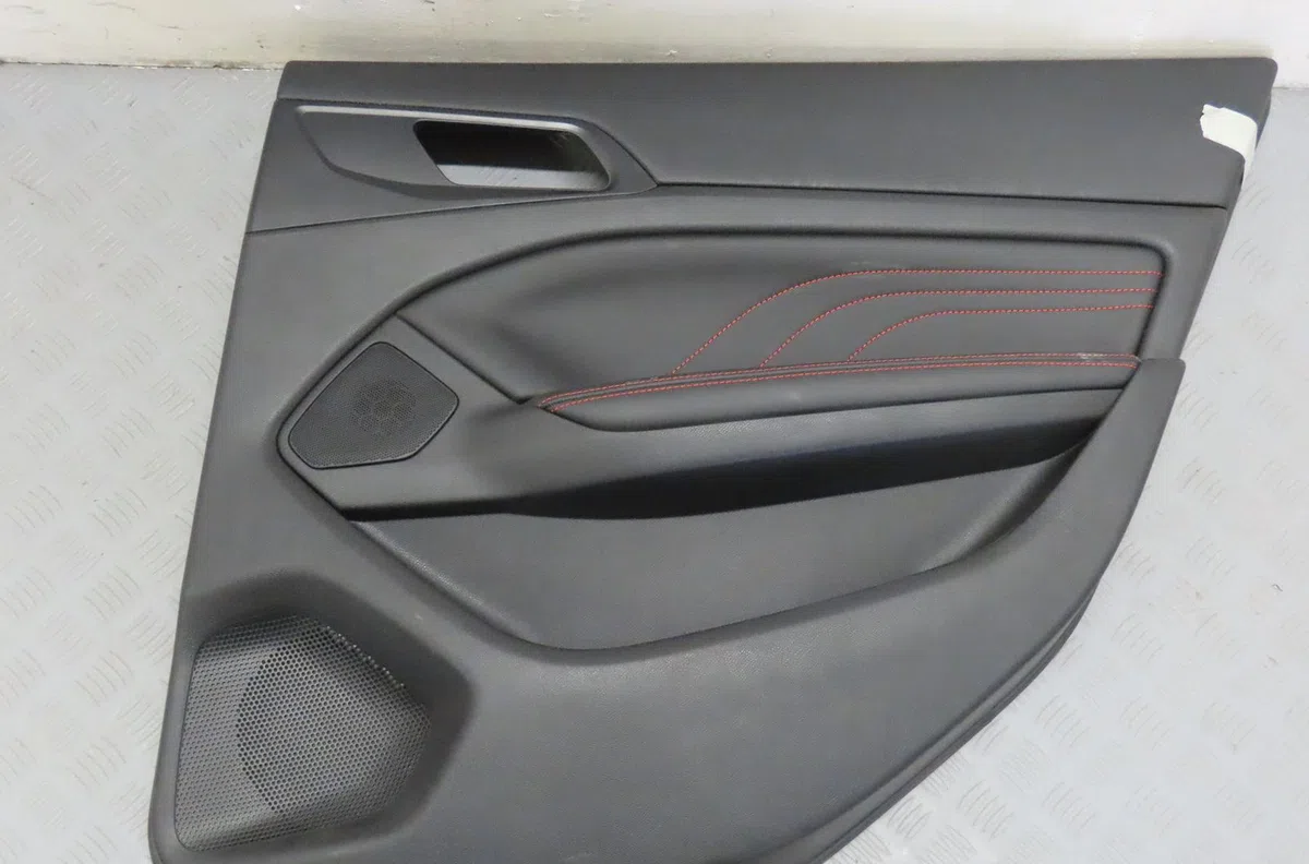 Garniture porte ard Peugeot 308 II (LB_, LP_, LW_, LH_, L3_) 2.0 gt bluehdi 180 (2014-2021) occasion