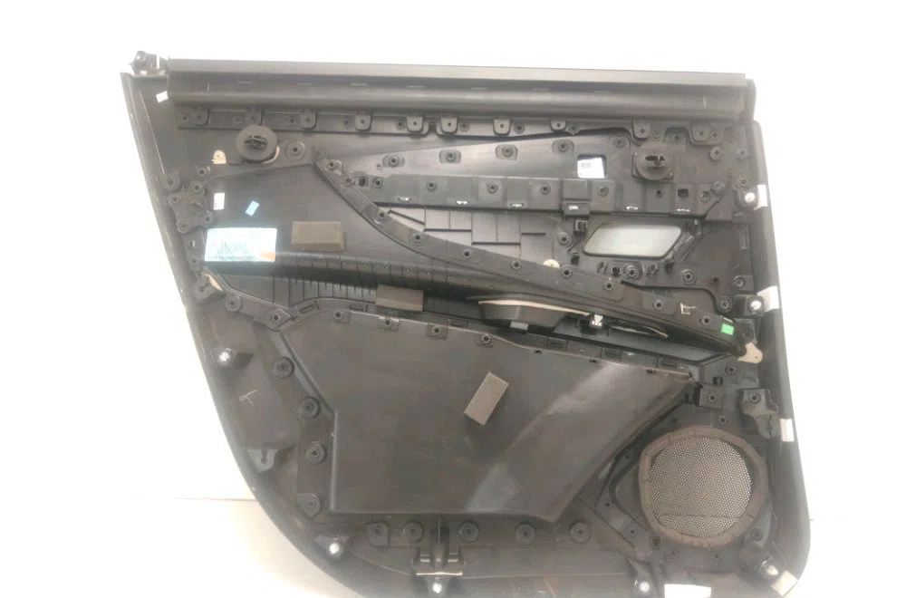 Garniture porte ard Peugeot 5008 II (MC_, MJ_, MR_, M4_) 1.5 bluehdi 130 (mcyhzj, mcyhzr, mcyhzx) (2018) occasion