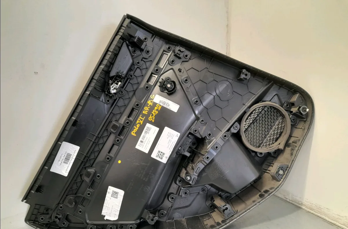 Garniture porte ard Volkswagen POLO VI (AW1, BZ1, AE1) 1.0 tsi (2017) occasion