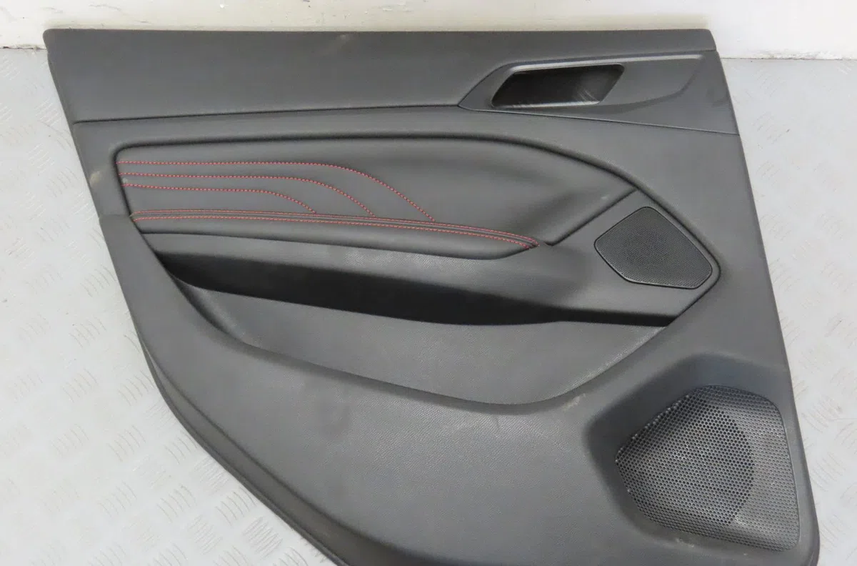 Garniture porte arg Peugeot 308 II (LB_, LP_, LW_, LH_, L3_) 2.0 gt bluehdi 180 (2014-2021) occasion