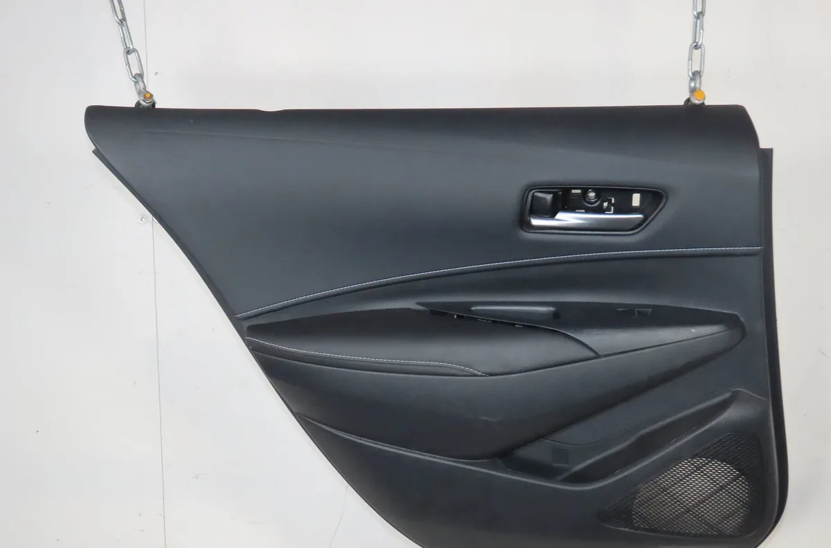Garniture porte arg Toyota COROLLA Break (_E21_) 2.0 hybrid (mzeh12) (2019) 5 portes occasion