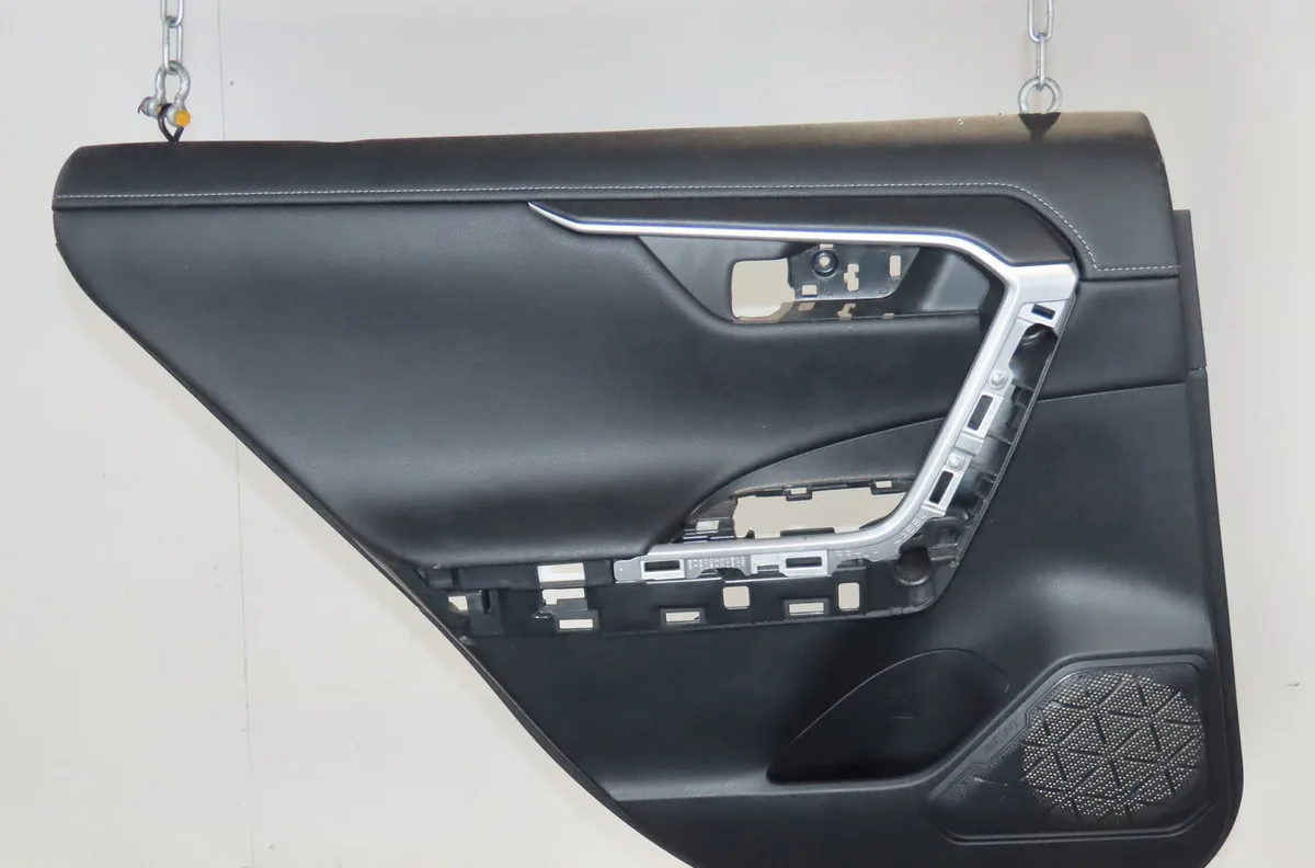Garniture porte arg Toyota RAV 4 V (_A5_, _H5_) 2.5 hybrid (axah52) (2018) 5 portes occasion