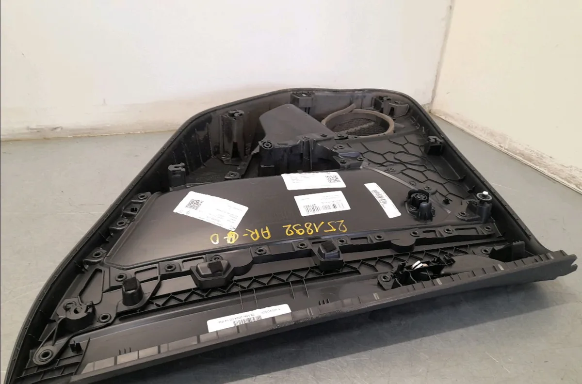 Garniture porte arg Volkswagen POLO VI (AW1, BZ1, AE1) 1.0 tsi (2017) occasion