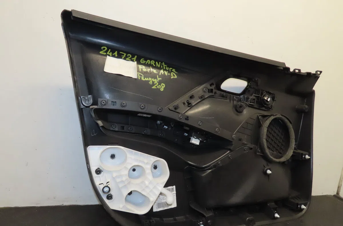 Garniture porte avd Peugeot 208 I (CA_, CC_) 1.2 vti 82 (2012) occasion