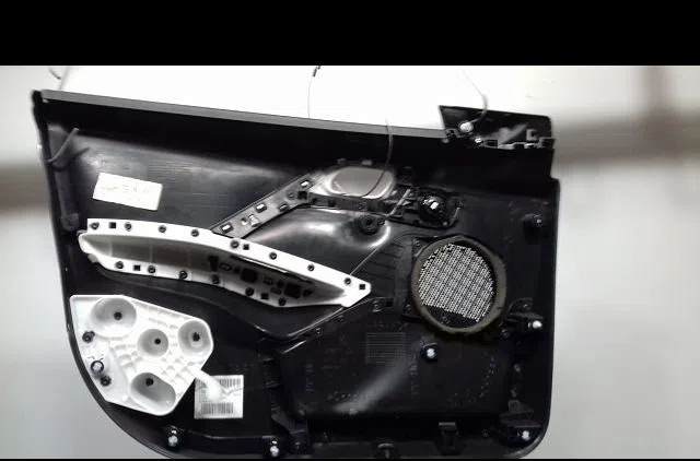 Garniture porte avd Peugeot 208 I (CA_, CC_) 1.6 hdi - bluehdi 75 (2013) 5 portes occasion