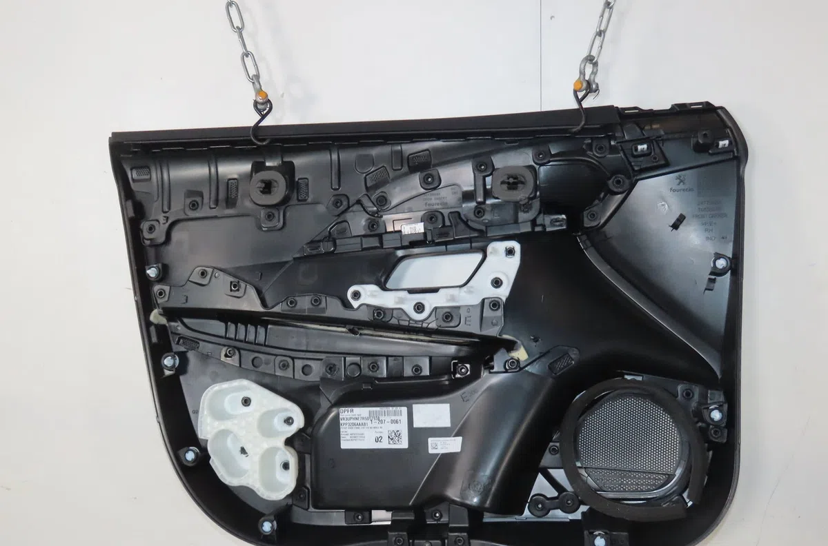 Garniture porte avd Peugeot 208 II (UB_, UP_, UW_, UJ_) 1.2 puretech 100 (2019) 5 portes occasion