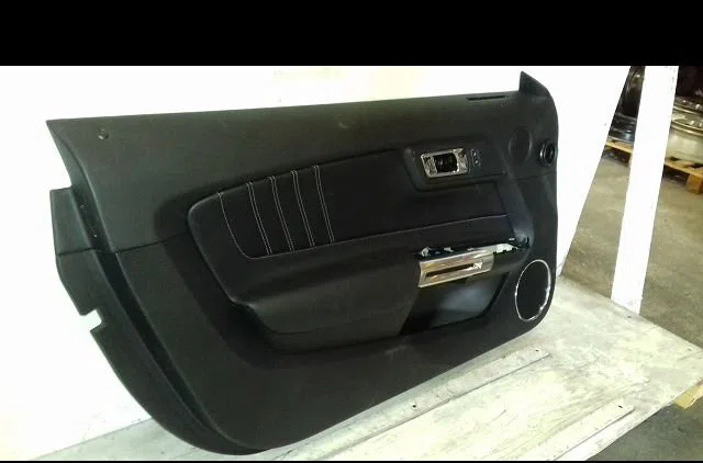 Garniture porte avg Ford usa MUSTANG Convertible 2.3 ecoboost (2017) occasion