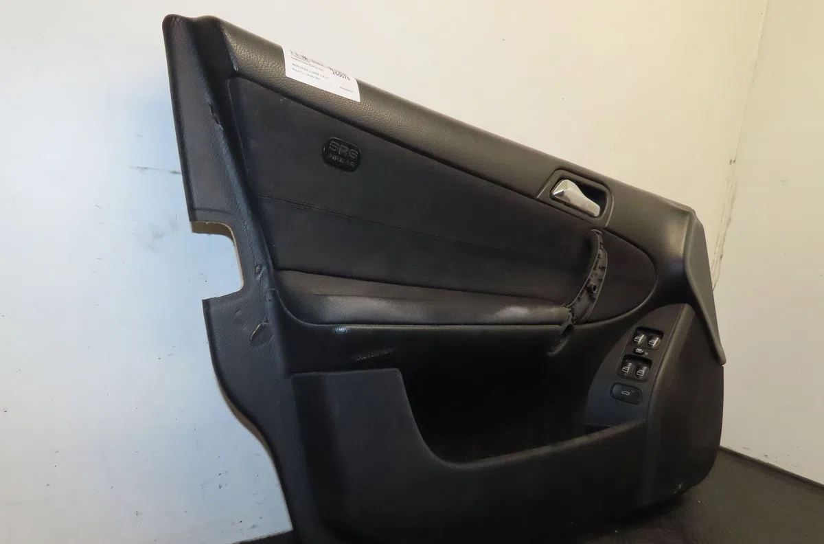 Garniture porte avg Mercedes-benz CLASSE C (W203) C 200 cdi (203.007) (2003-2007) occasion