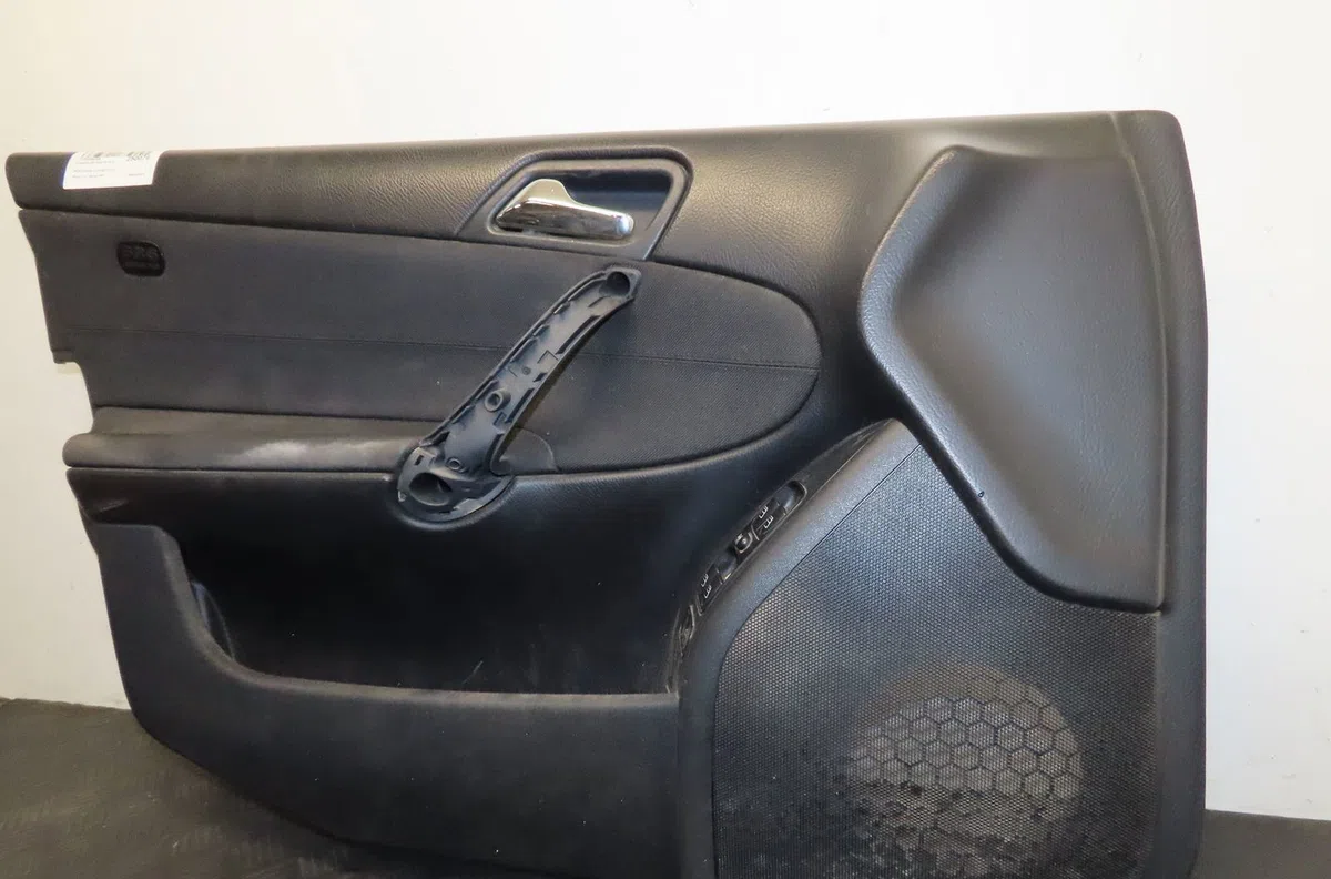 Garniture porte avg Mercedes-benz CLASSE C (W203) C 200 cdi (203.007) (2003-2007) occasion