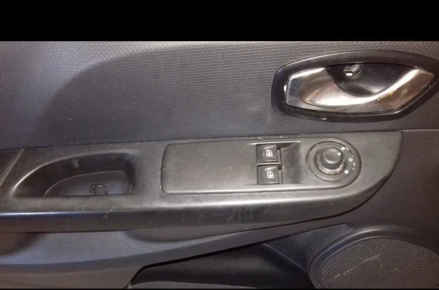 Garniture porte avg Renault CLIO IV (BH_) 1.5 dci 90 (2012) 5 portes occasion