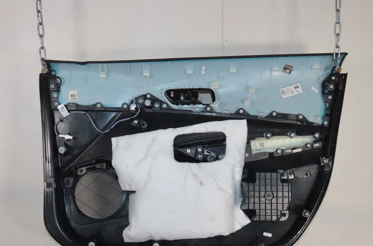 Garniture porte avg Toyota COROLLA Break (_E21_) 2.0 hybrid (mzeh12) (2019) 5 portes occasion