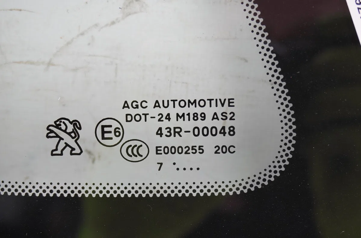 Glace ar custode d Peugeot 2008 I (CU_) 1.6 bluehdi 100 (2015) occasion