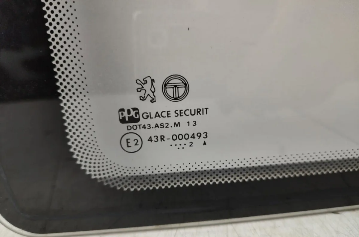 Glace ar custode g PEUGEOT 106 PHASE 1 occasion