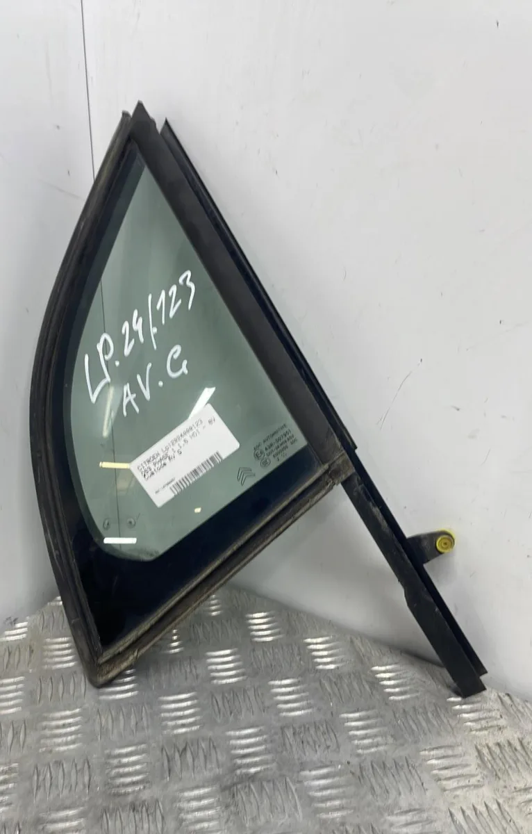 Glace av custode g CITROEN DS3 PHASE 1 occasion