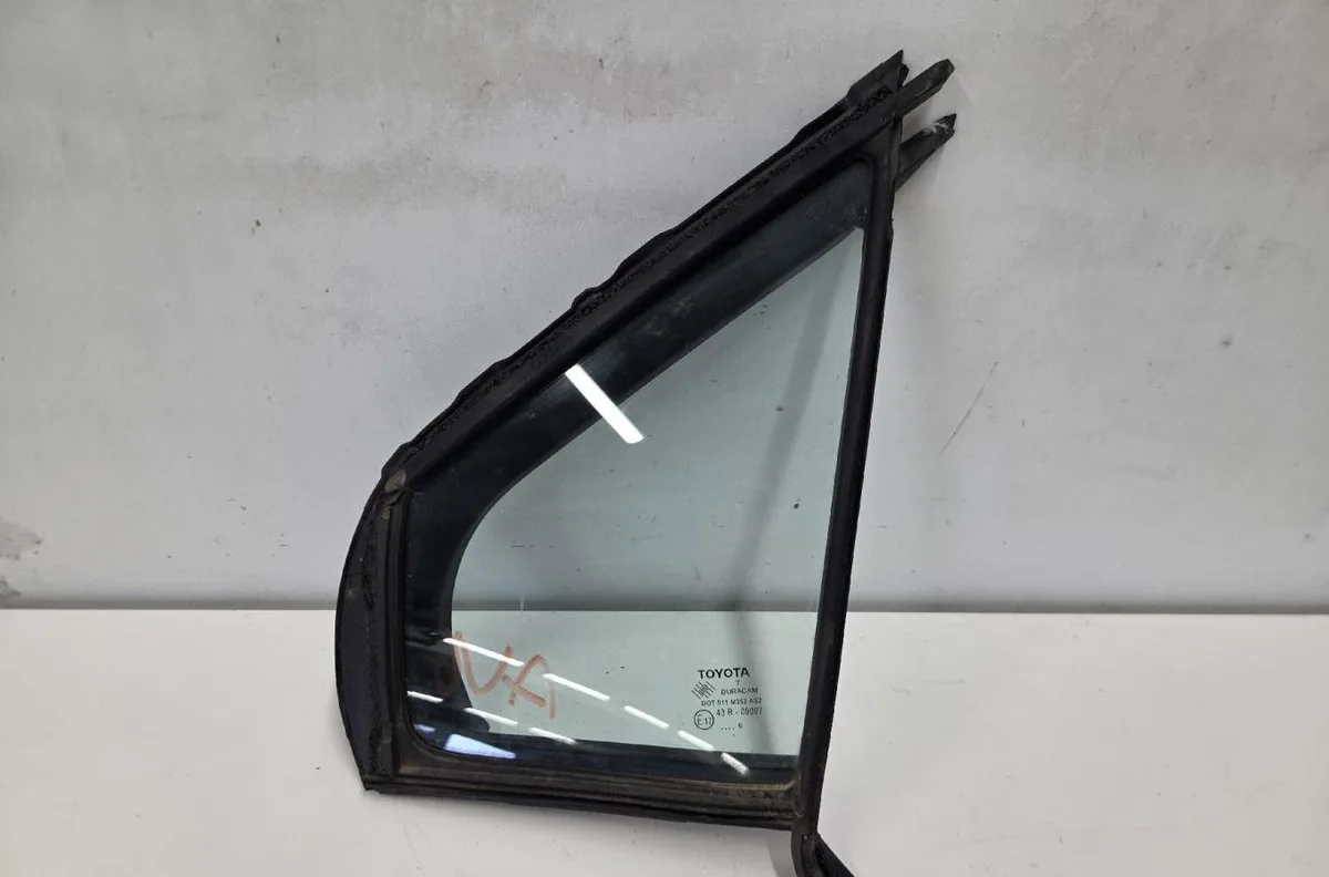 Glace av custode g TOYOTA YARIS 3 PHASE 2 occasion
