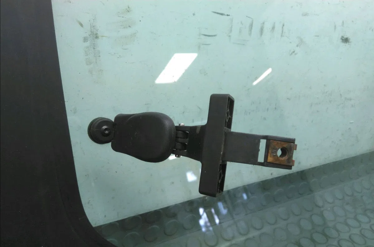 Glace deflecteur porte ar g Peugeot PARTNER Monospace (5_, G_) 1.6 hdi 75 (2005-2008) 4 portes occasion