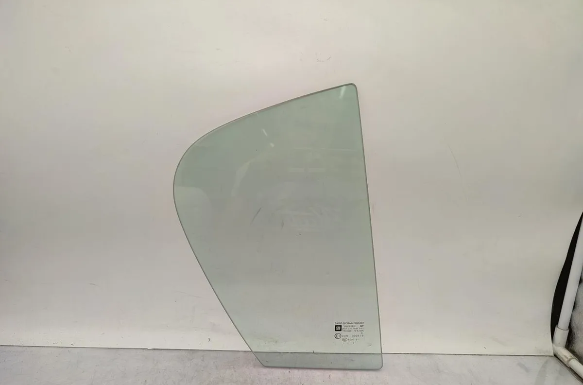 Glace fixe porte ar d OPEL CORSA D PHASE 2 occasion