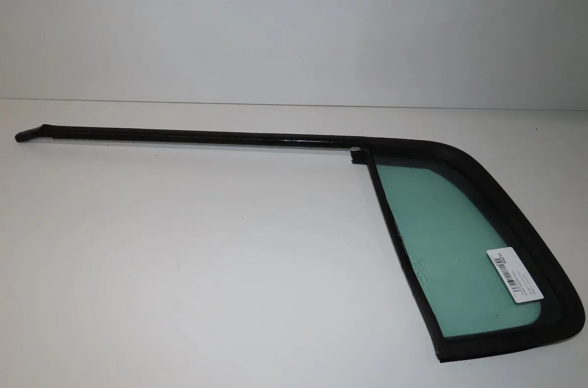 Glace fixe porte ar d Renault CLIO III (BR0-1, CR0-1) 1.5 dci (c-br0g, c-br1g) (2005-2012) 5 portes occasion