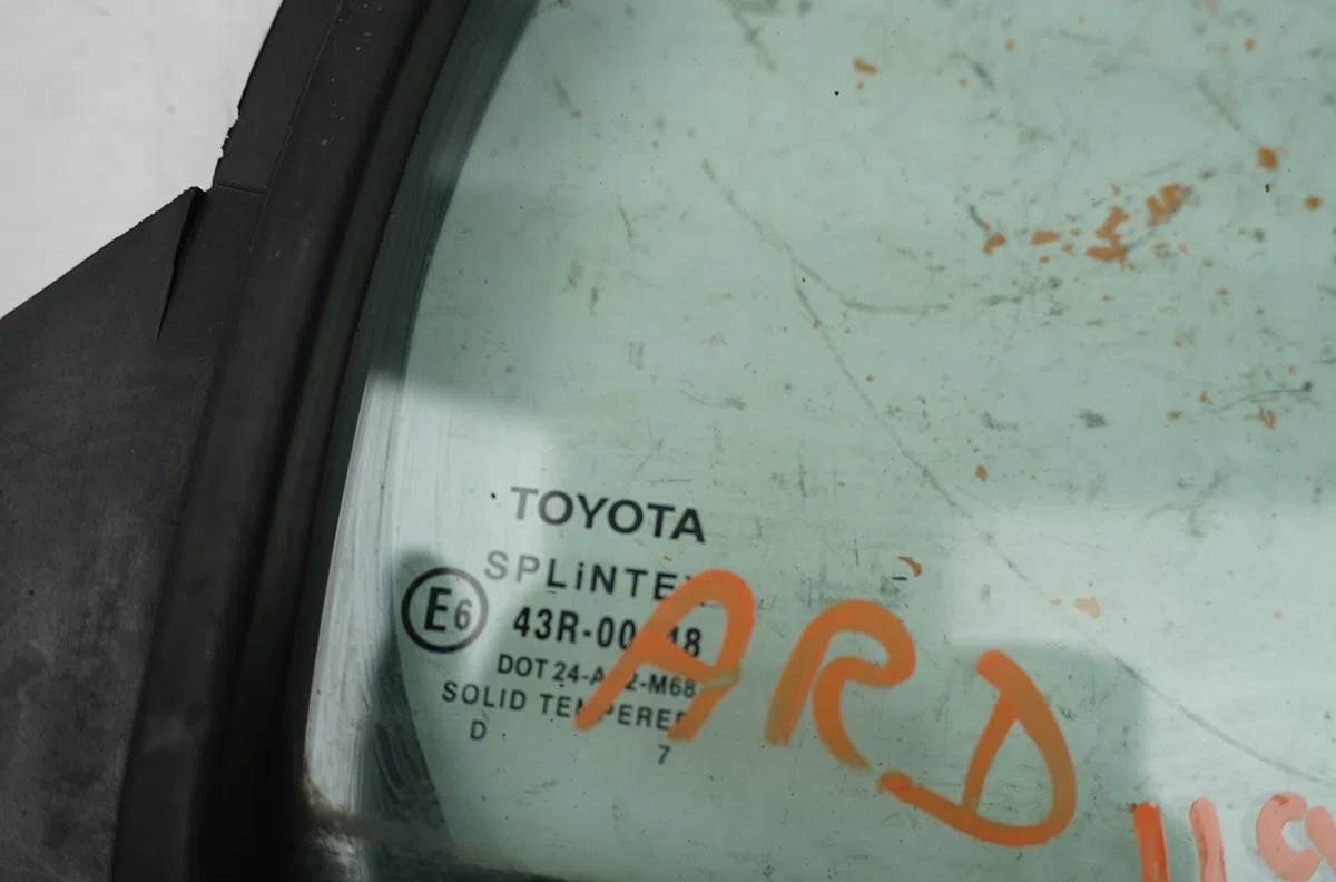 Glace fixe porte ar d Toyota YARIS (_P9_) 1.4 d-4d (nlp90_) (2005-2012) occasion