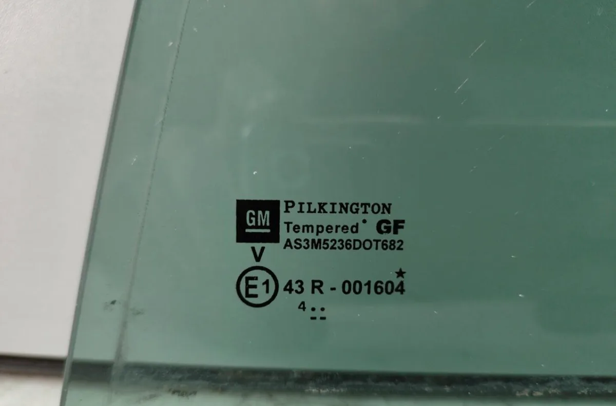 Glace fixe porte ar g OPEL ASTRA H PHASE 1 BREAK occasion