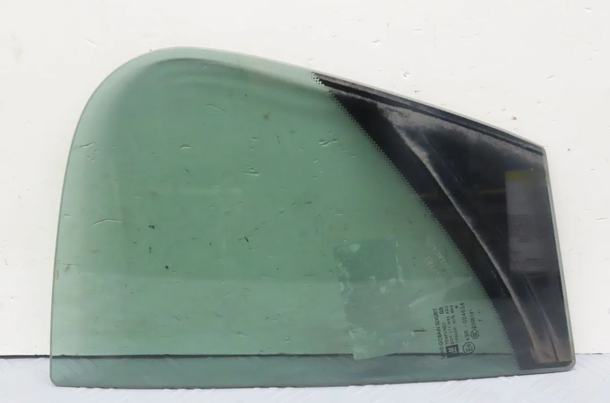 Glace fixe porte ar g Opel CORSA E (X15) 1.4 (08, 68) (2014) occasion
