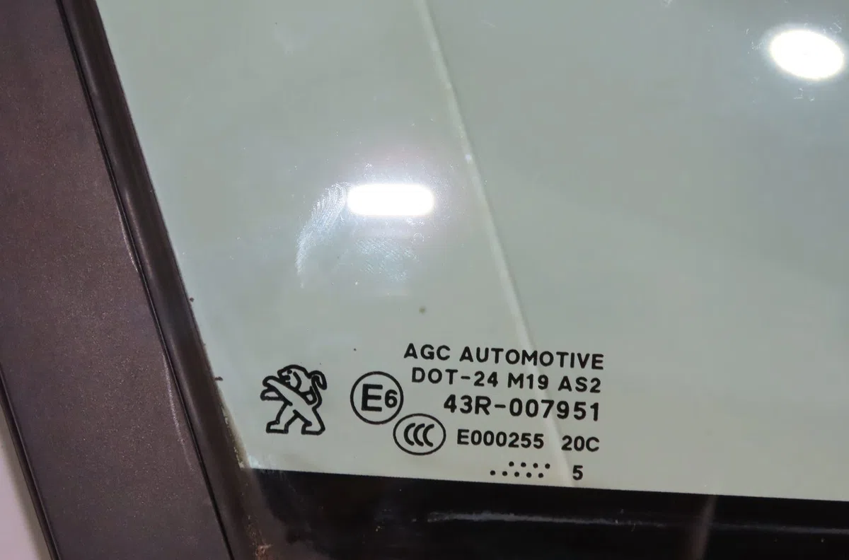 Glace fixe porte av d Peugeot 2008 I (CU_) 1.2 vti (2013-2018) occasion