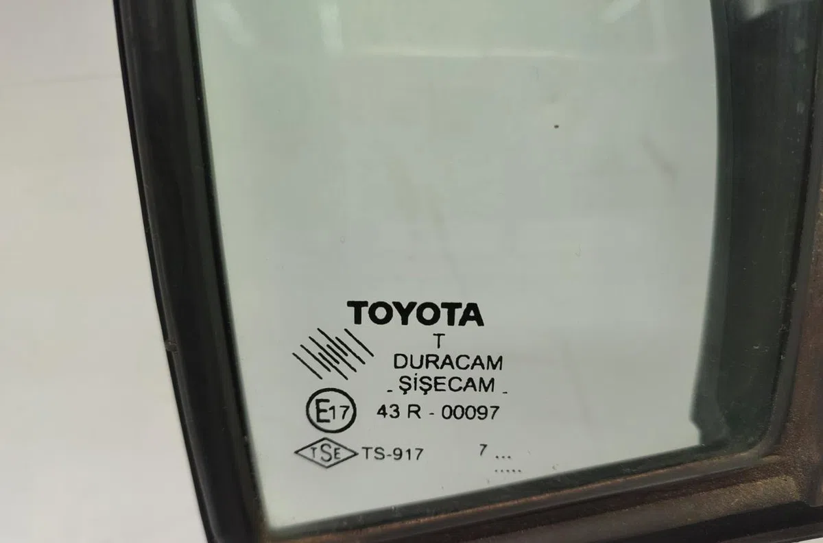 Glace fixe porte av d TOYOTA YARIS 2 PHASE 1 occasion