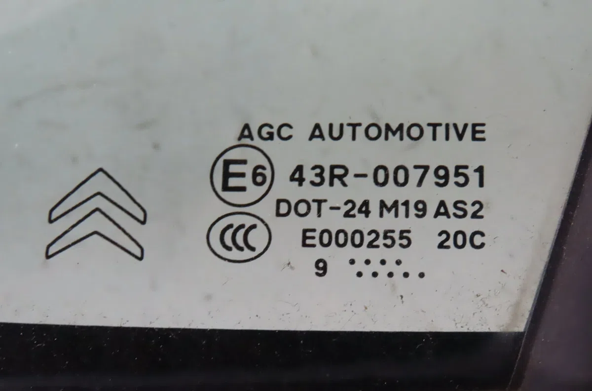 Glace fixe porte av g Citroen C3 II (SC_) 1.4 vti 95 (2009) occasion