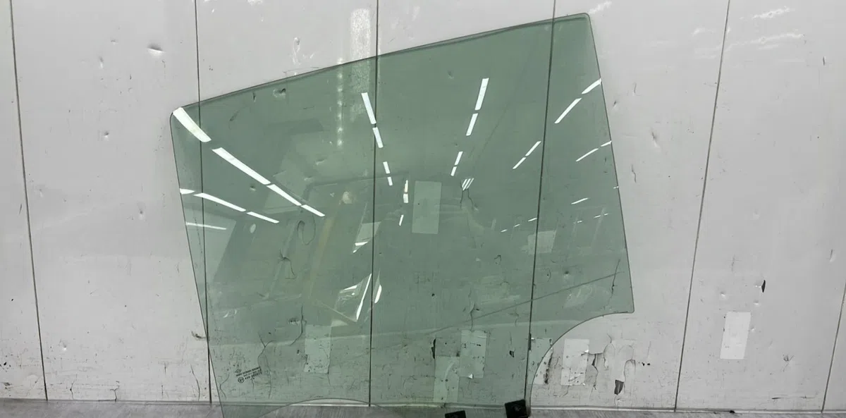 Glace porte ar d DACIA SANDERO 2 PHASE 1 occasion