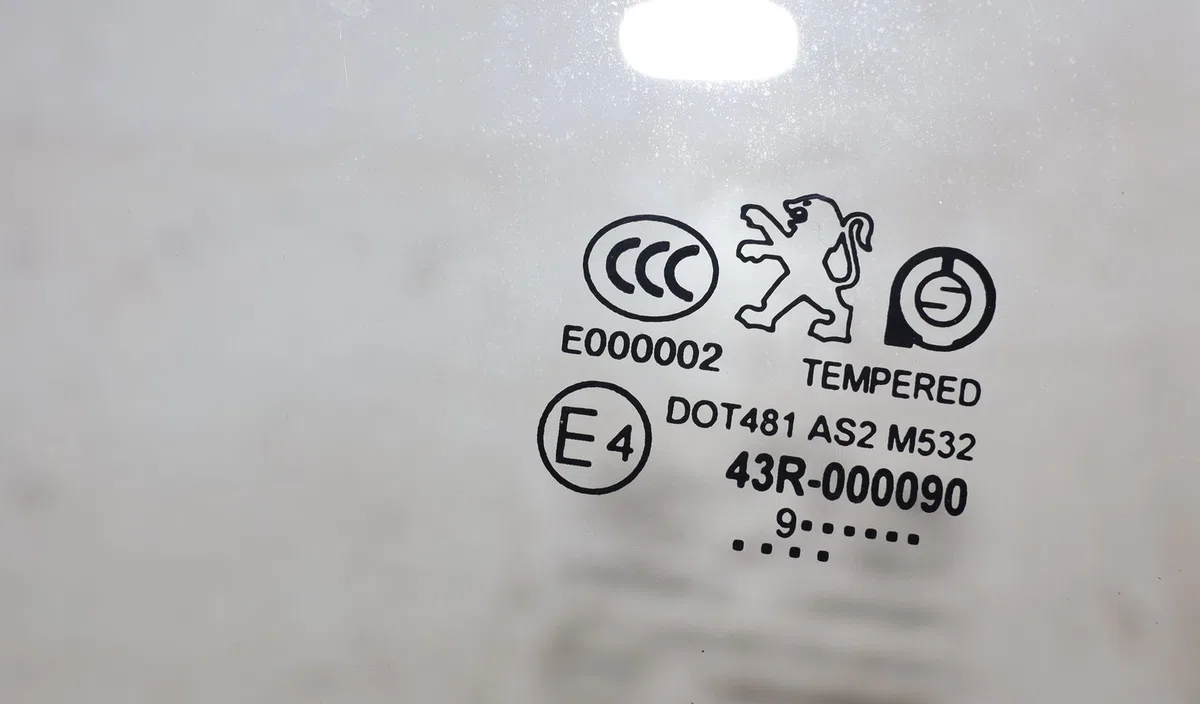 Glace porte ar d Peugeot 206 (2L_, 2M_) 1.4 hdi eco 70 (2009-2013) 5 portes occasion