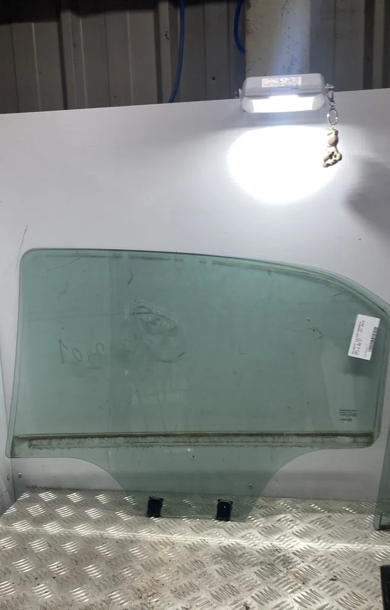 Glace porte ar d PEUGEOT 301 occasion