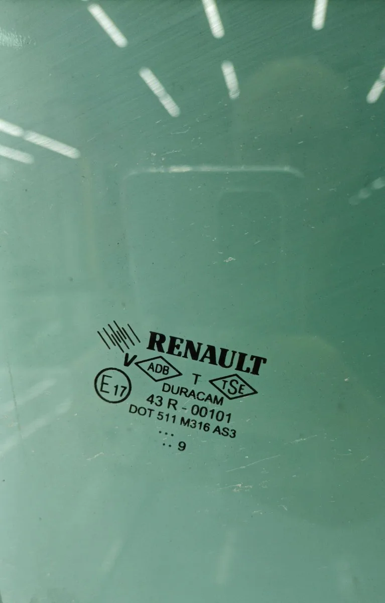 Glace porte ar d RENAULT CLIO 3 PHASE 1 BREAK occasion