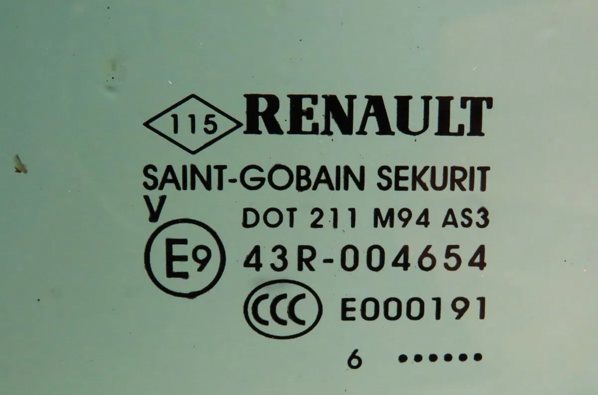 Glace porte ar d Renault MEGANE IV 3-5 portes (B9A-M-N_) 1.6 dci 130 (b9a4) (2015) occasion