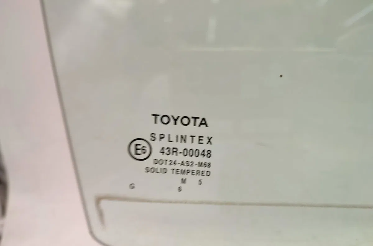 Glace porte ar d TOYOTA COROLLA 10 PHASE 2 occasion