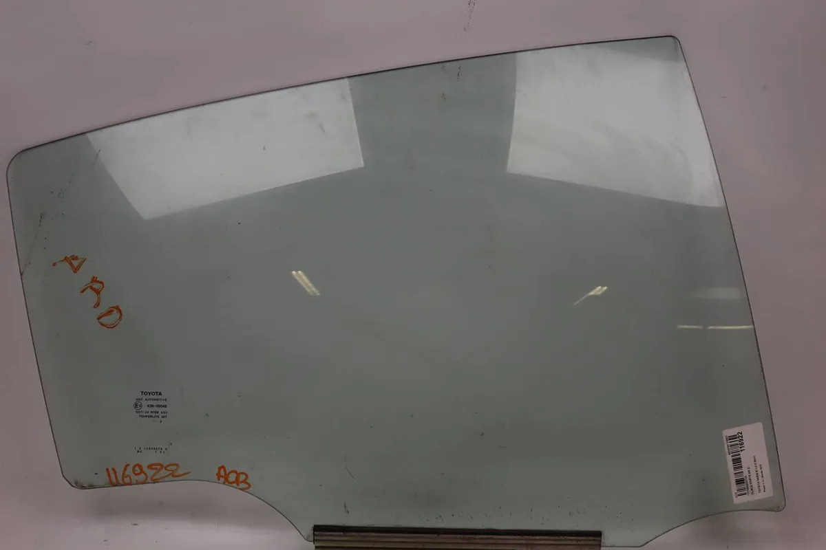 Glace porte ar d Toyota YARIS (_P13_) 1.4 d (nlp130_) (2011) occasion