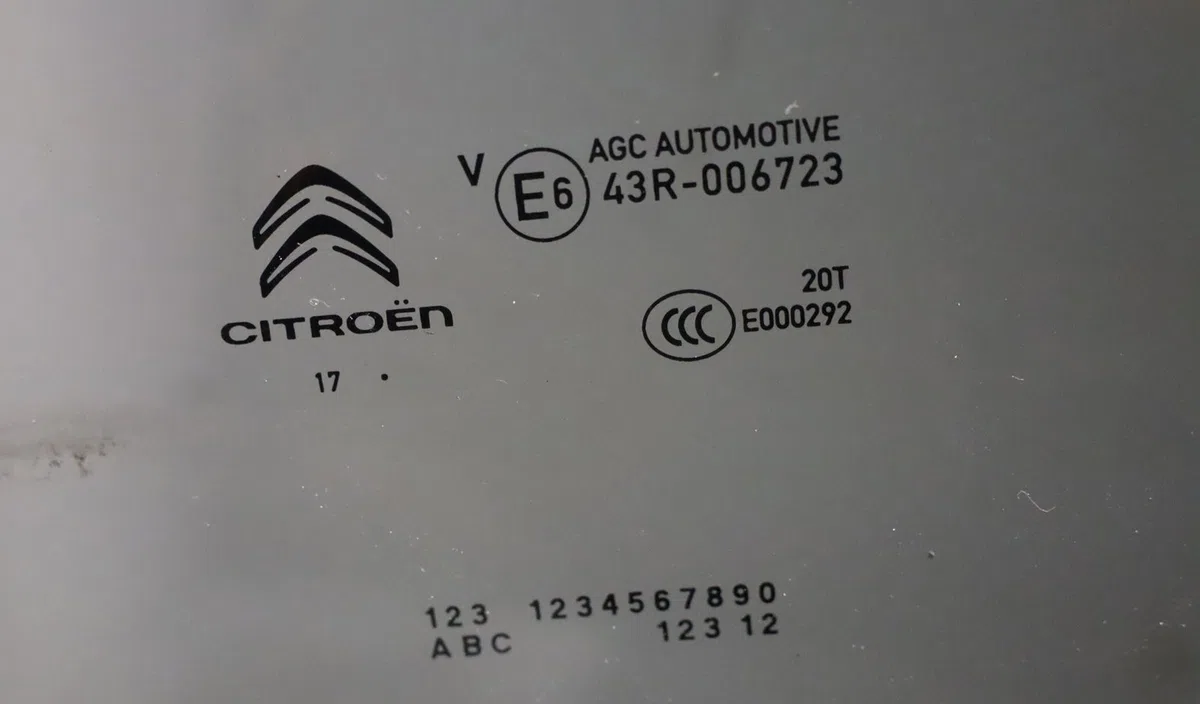Glace porte ar g Citroen C3 III (SX) 1.2 vti 82 (2016) occasion