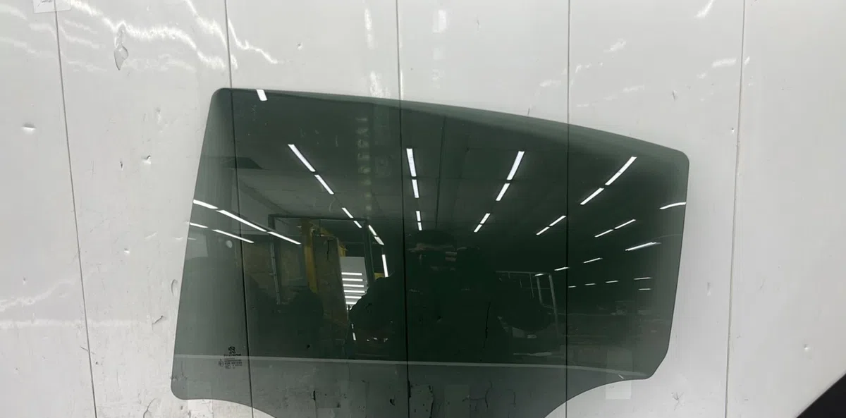 Glace porte ar g PEUGEOT 208 1 PHASE 1 occasion