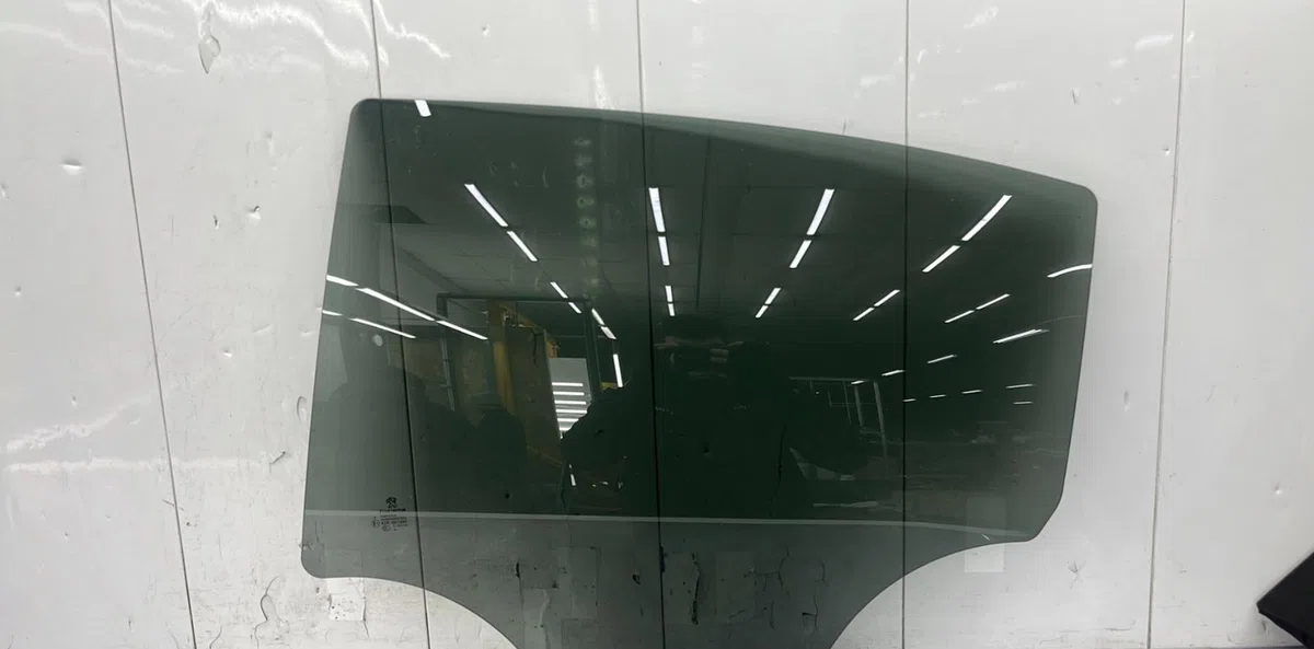 Glace porte ar g PEUGEOT 208 1 PHASE 1 occasion