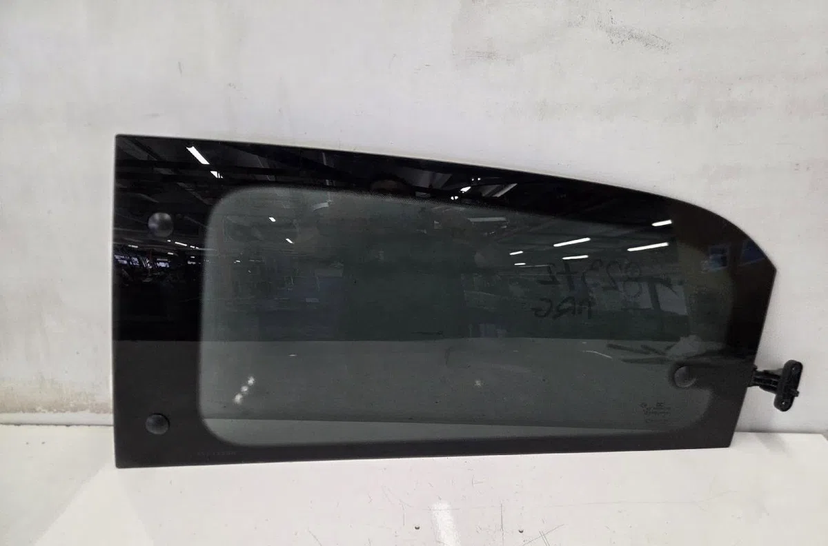 Glace porte ar g RENAULT TWINGO 3 PHASE 1 occasion