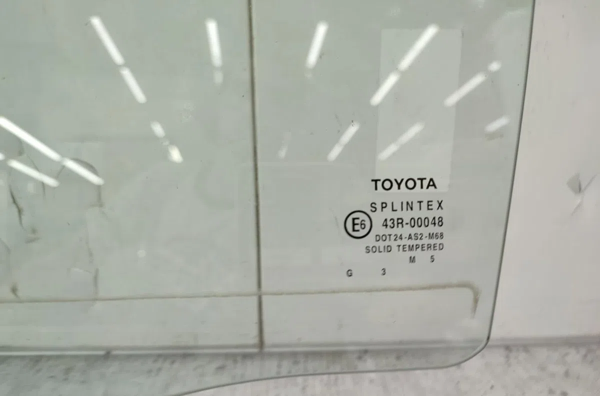 Glace porte ar g TOYOTA COROLLA 10 PHASE 2 occasion