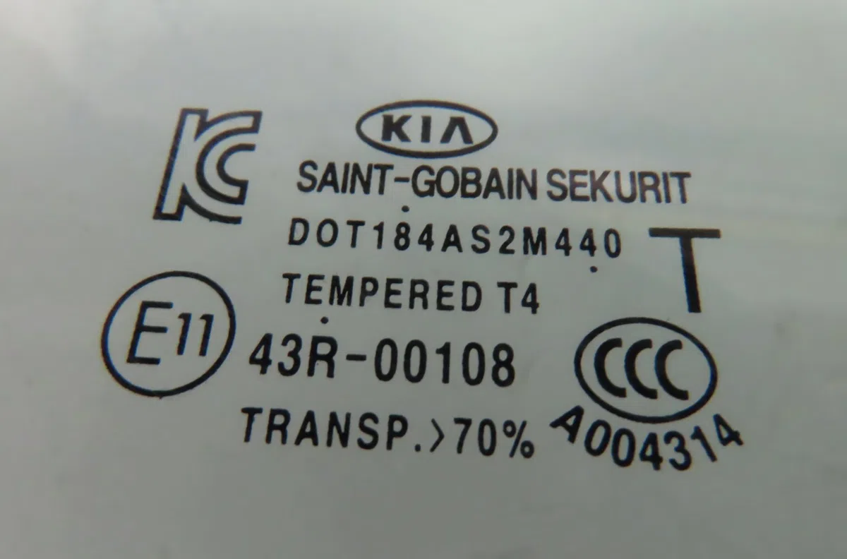 Glace porte av d Kia CARENS IV 1.7 crdi (2013) occasion